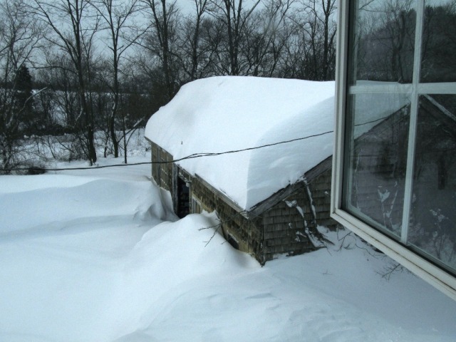 4th storm snow on garage IMG_0523